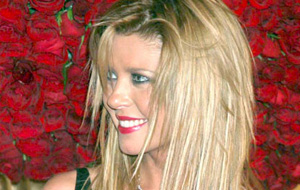 Sexo famosas: La teta de Tara Reid