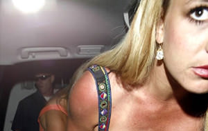 Britney Spears destapa su culo peludo