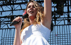 El inmaculado “upskirt” de Joss Stone
