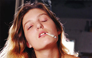 Richard Kern fotografía a chicas fumando porros en Vice Magazine