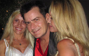 Charlie Sheen se lo monta con tres pornstars