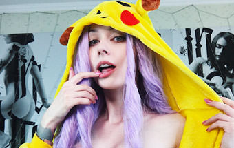 Purple Bitch la otra diosa del Cosplay porno