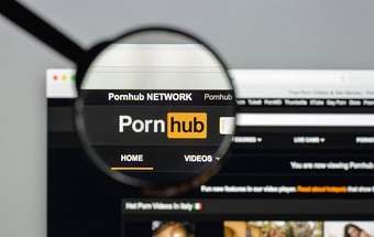 Demandan a Pornhub por no añadir subtítulos